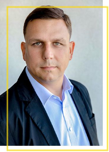 Fotografia przedstawia Pawła Sołtysika, menadżera ds. marketingu w Amister sp. z o.o.