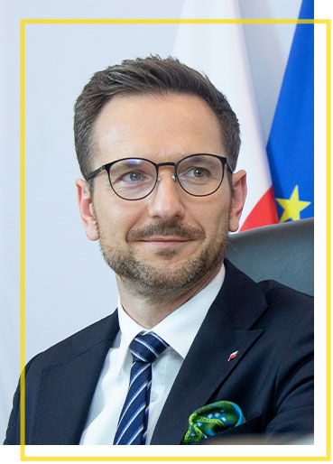 Fotografia przedstawia Waldemara Budę, Sekretarza Stanu w Ministerstwie Funduszy i Polityki Regionalnej.