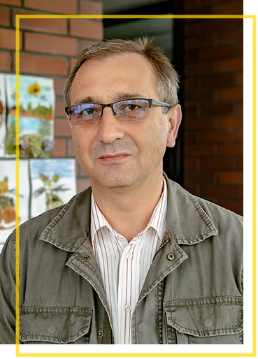 Fotografia przedstawia Michała Sachsa, naczelnika Wydziału Rozwoju, Funduszy Europejskich i Inwestycji Starostwa Powiatowego w Bieruniu.