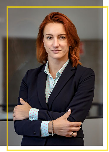 Fotografia przedstawia Magdalenę Sosnę, dyrektor Powiatowego Centrum Pomocy Rodzinie w Lędzinach.