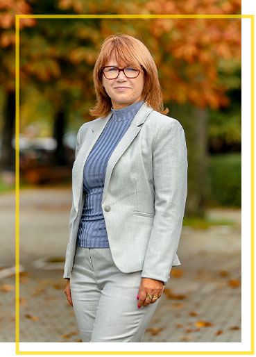 Fotografia przedstawia Ewę Bartosińską, Wicedyrektor Centrum Kształcenia Zawodowego i Ustawicznego w Sosnowcu.