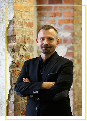 Fotografia przedstawia Rafała Kosta, pełnomocnika i managera ds. projektów Tyskiej Fundacji Promocji Kultury i Turystyki Browar Obywatelski.