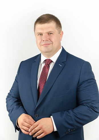 The photograph shows Wojciech Kałuża, the Deputy Marshal of the Silesian Voivodeship. The man is wearing a suit and a red tie. The photo comes from the archives of the beneficiary.