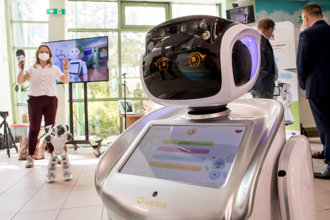 Centrum Pediatrii Sosnowiec - roboty humanoidalne 3